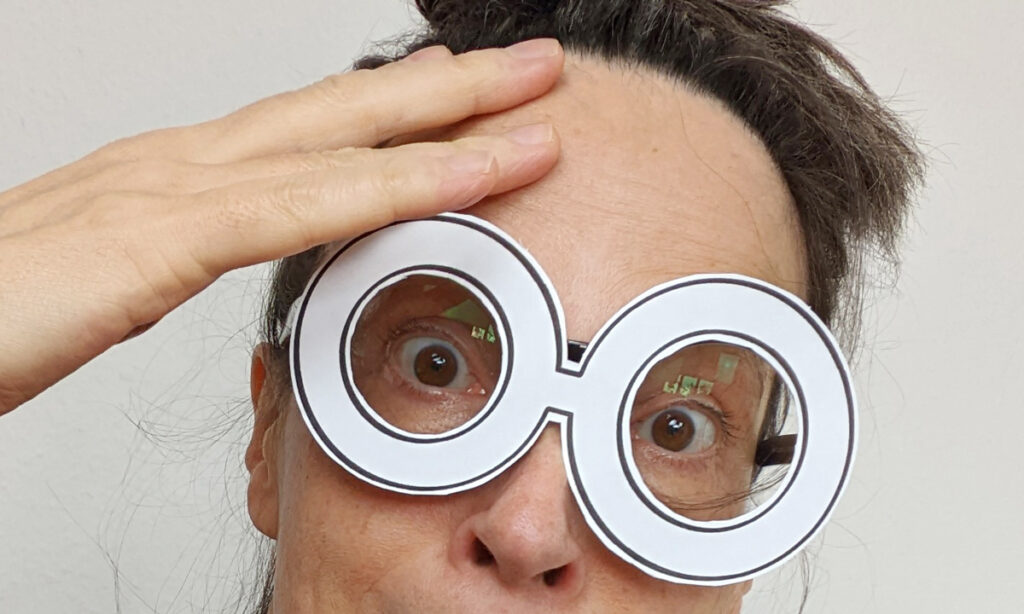 Maria mit Krizzikat Brille